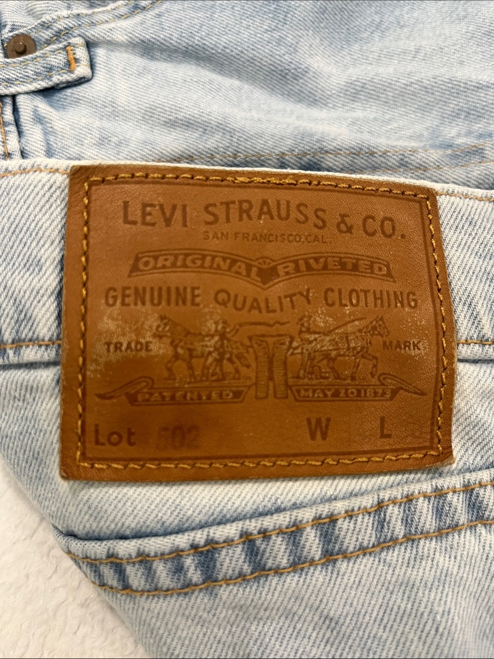 Levi's Men's Relaxed Light Wash Jeans with Leather Patch